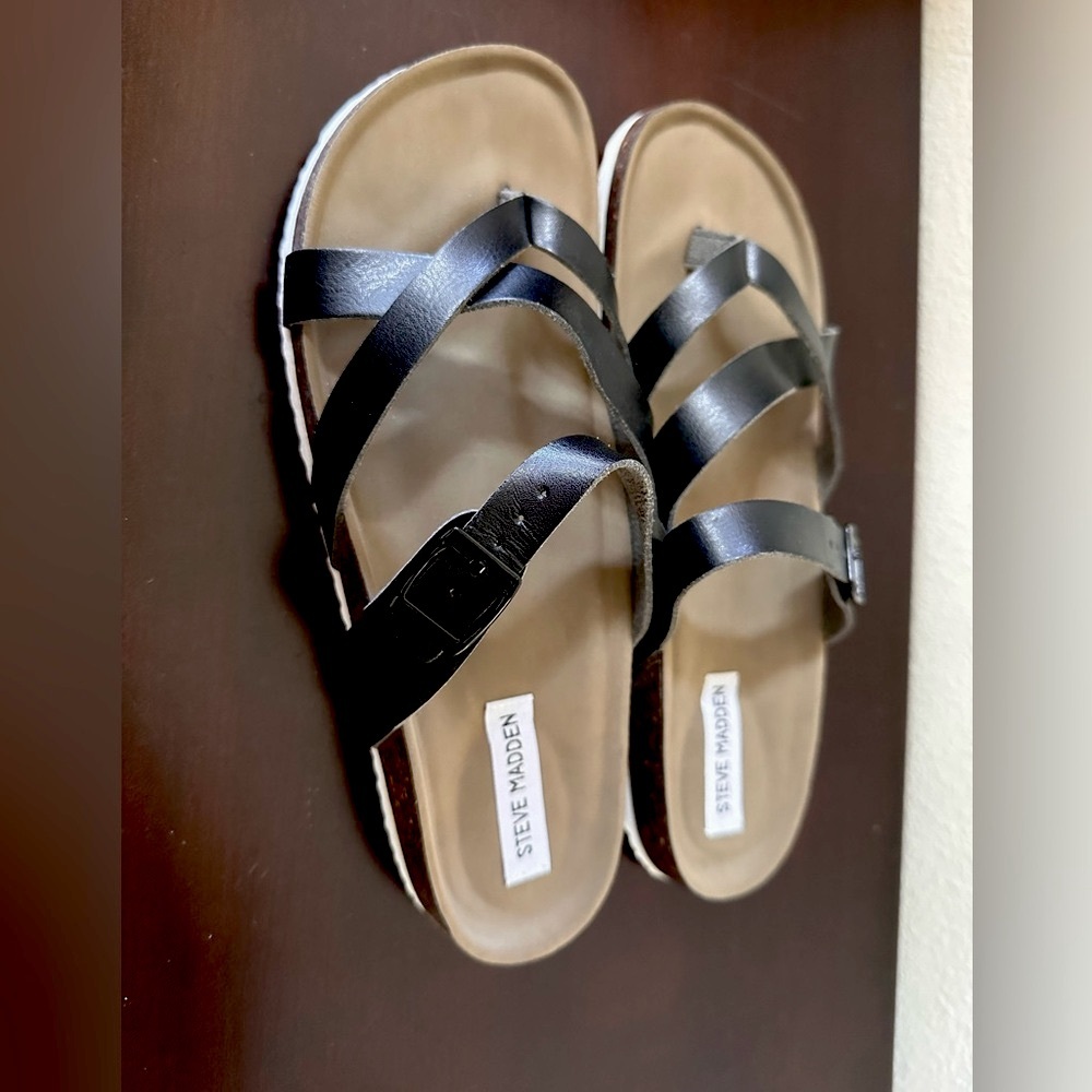 *NEW* Women’s Steve Madden Sandal